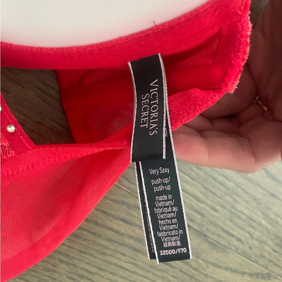 NWOT Red Victoria’s Secret Push Up Bra 32DDD - Picture 5 of 5